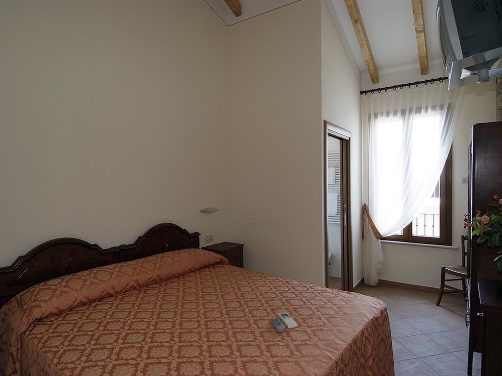 Canneto sull'Oglio 9 Muse Bed And Breakfast الغرفة الصورة